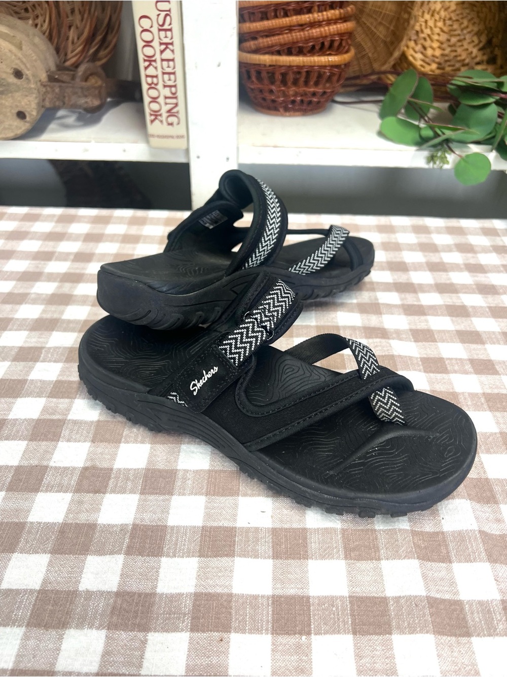 Skechers sandals black size 8 Velcro strap
